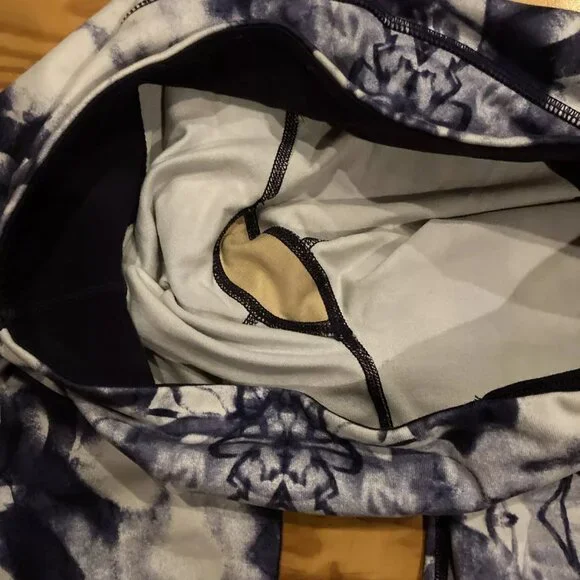 Lululemon Size 8 Tie Dye Low Rise Leggings Dark Blue/purple - Picture 3 of 5